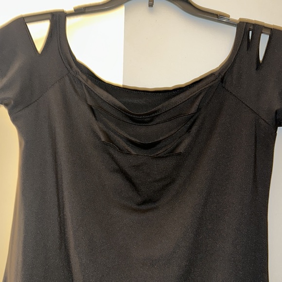 Cute black top - Picture 4 of 4